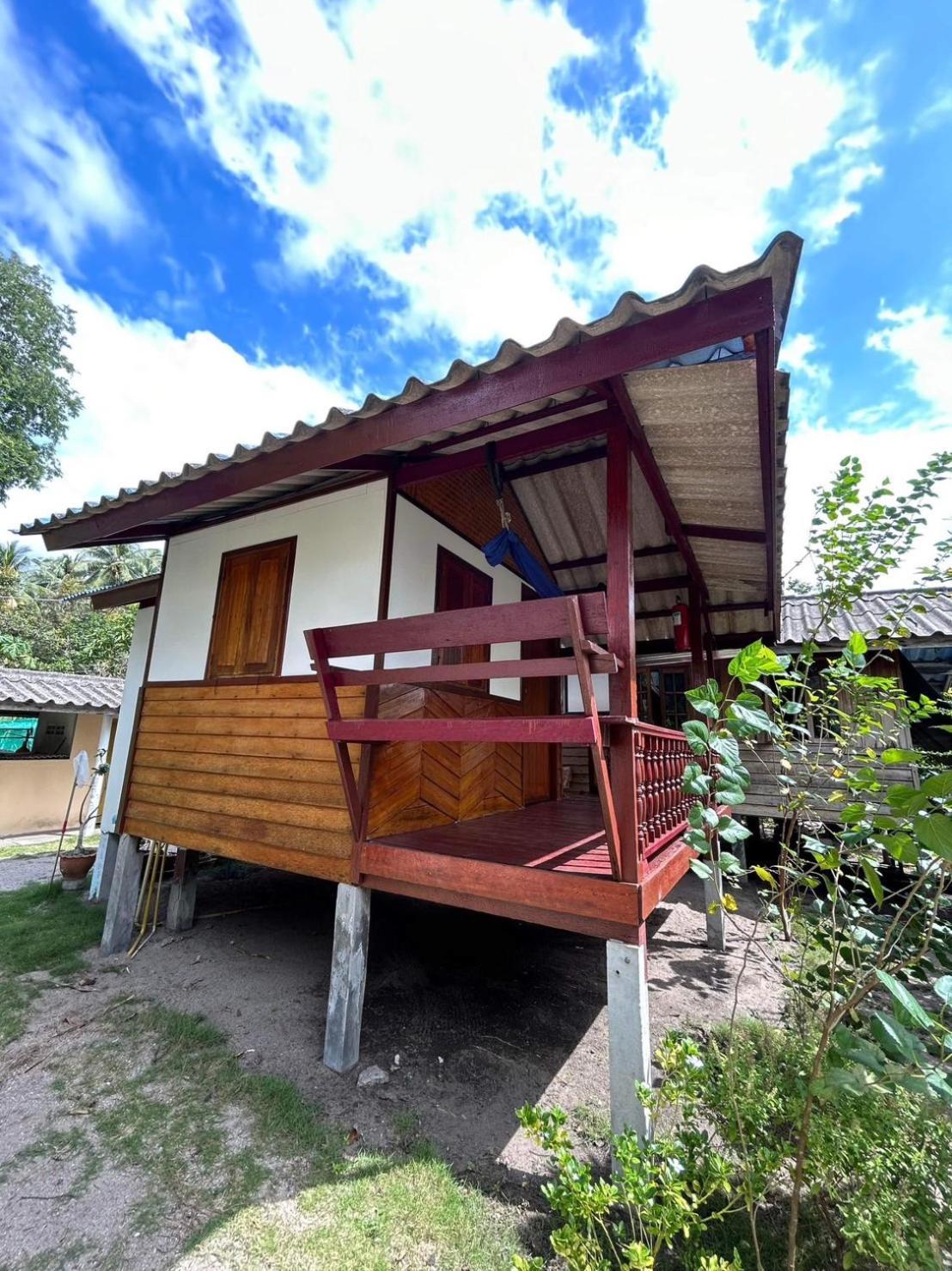 Отель Pinks Bungalow Баан Тай Экстерьер фото